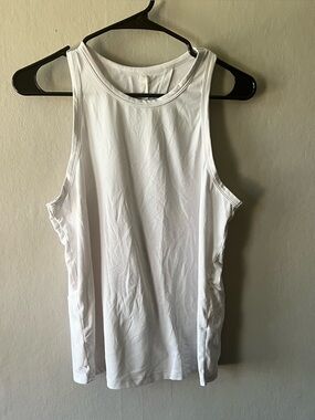 Fabletics White Dry-Flex Twisted Open Back Tank Size Small